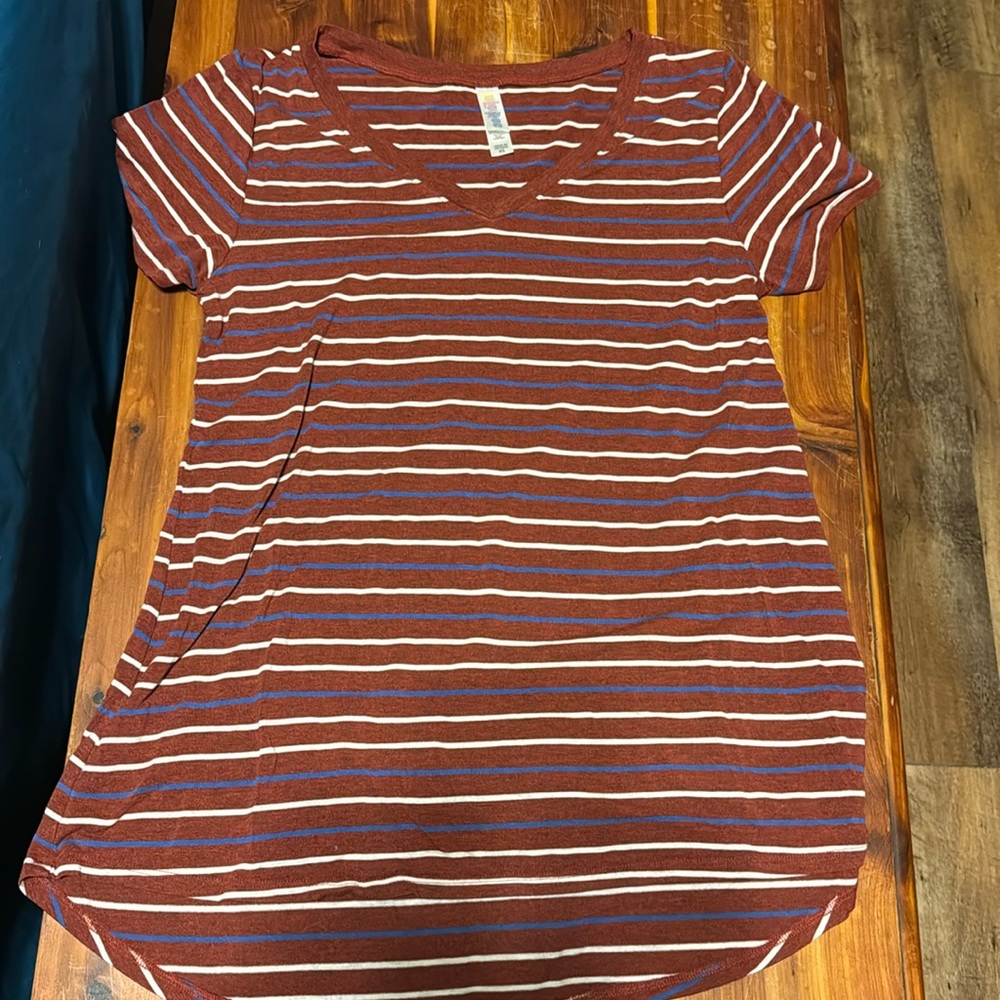 XS Lularoe Christy Tee